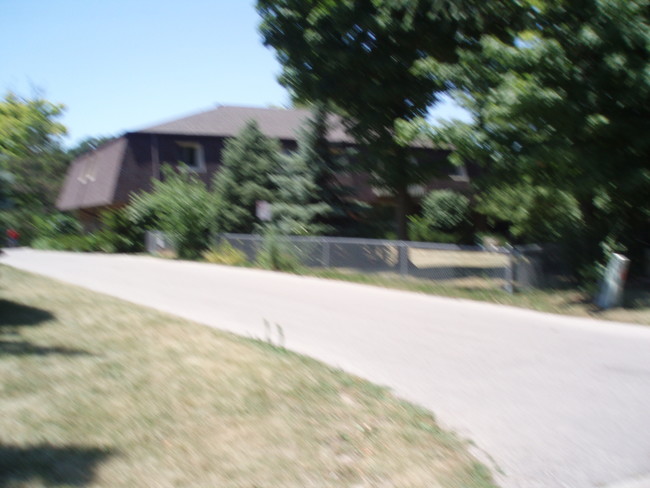 Building Photo - 673 Foxtree Cir