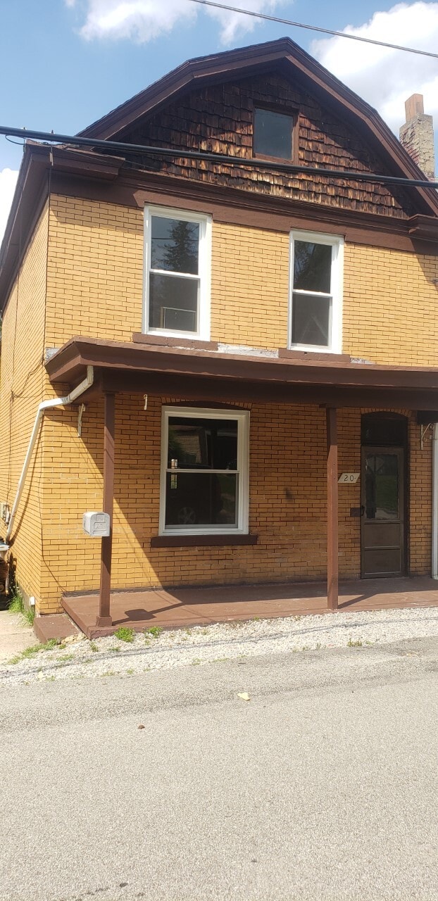 Building Photo - 20 Beyrleye Ave