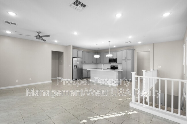 Foto del edificio - 155 N Lakeview Blvd