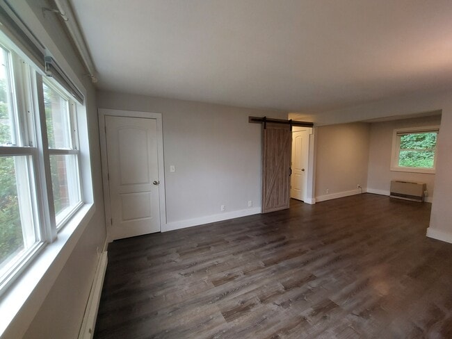 Living Room - 314 Sherwood Sq