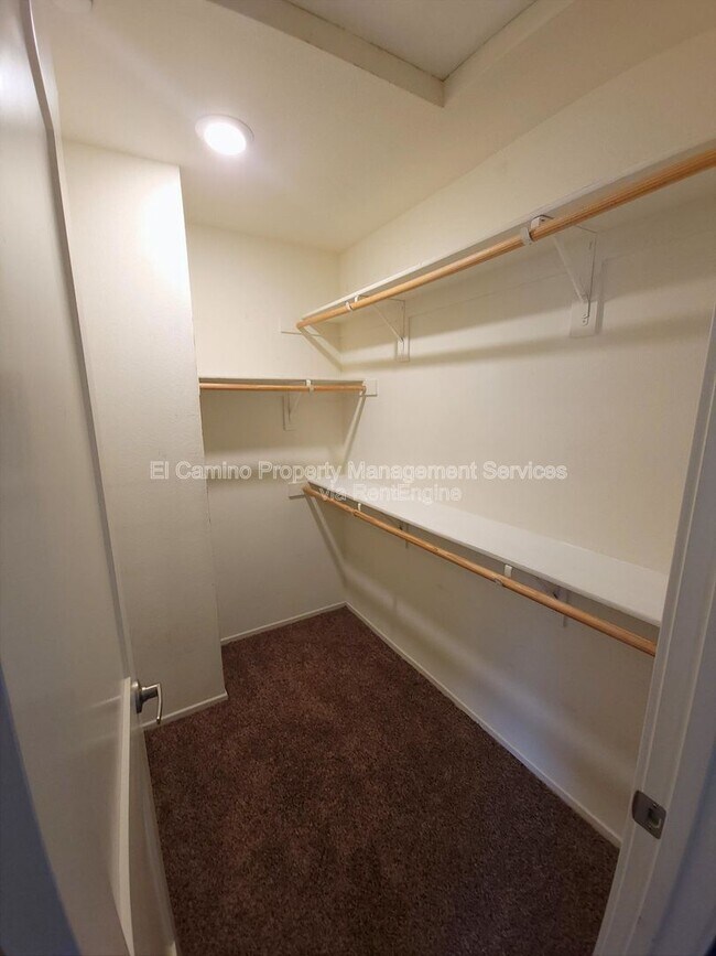 Foto del edificio - 10244 Artesia Blvd