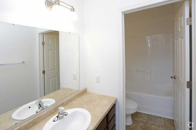 Baño - Old Orchard Apartments