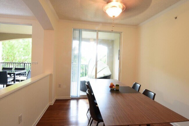 Foto del edificio - 17150 N Bay Rd