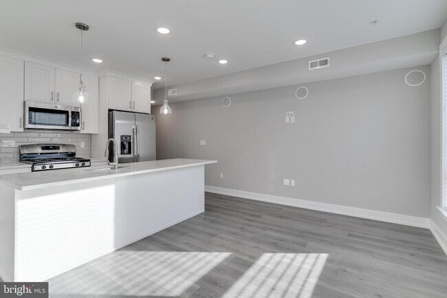 Building Photo - 1521 N Stillman St