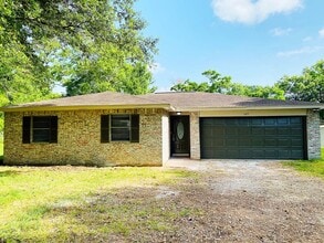 Building Photo - 165 Fir Ln
