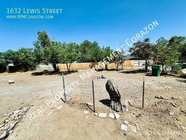 Foto del edificio - 1632 Lewis St