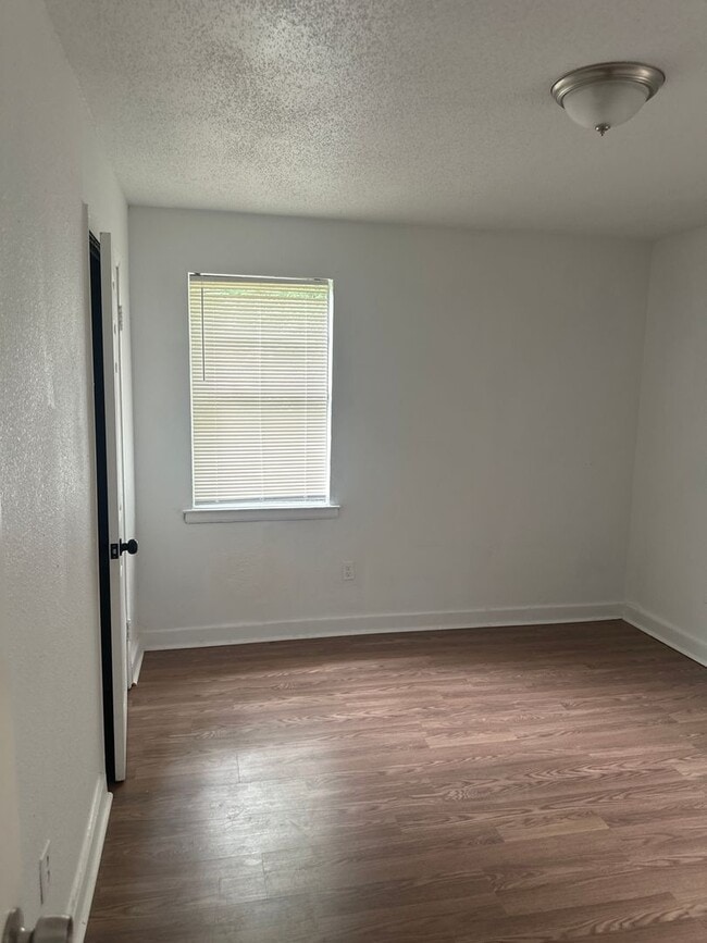 Photo - 1344-1346 Hyde Pk Blvd Apartment