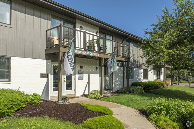 Leasing Office Entrance - Briarwood Apartments