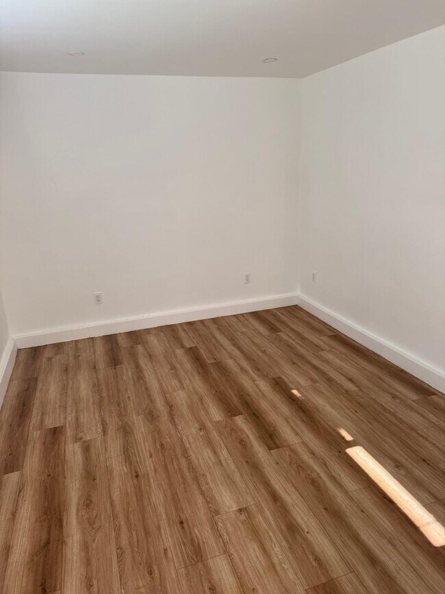 Foto del edificio - 6624 1/2 Blewett Ave