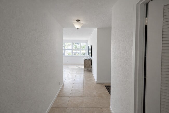 Building Photo - 345 N Fort Lauderdale Beach Blvd