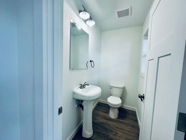 Foto del edificio - Spacious 3 BR / 3.5 BA Home in Prime Corvallis Location — $2,250