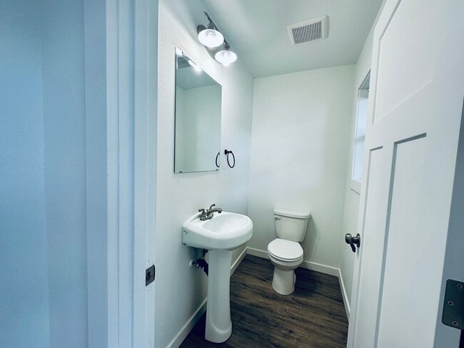 Building Photo - Spacious 3 BR / 3.5 BA Home in Prime Corvallis Location — $2,250