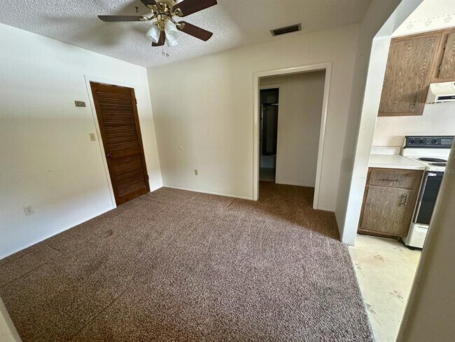 Foto del edificio - 3601 Cypress Gardens Rd
