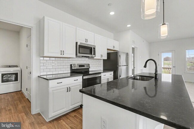 Foto del edificio - 7884 Oakbrook Dr