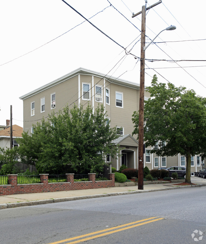 Building Photo - 235 Main St