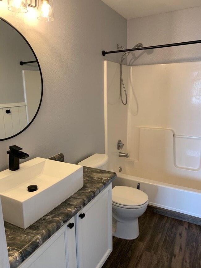 Foto del edificio - 3 BEDROOM, 2.5 BATHROOM TWINHOME WITH 2 CAR ATTACHED GARAGE