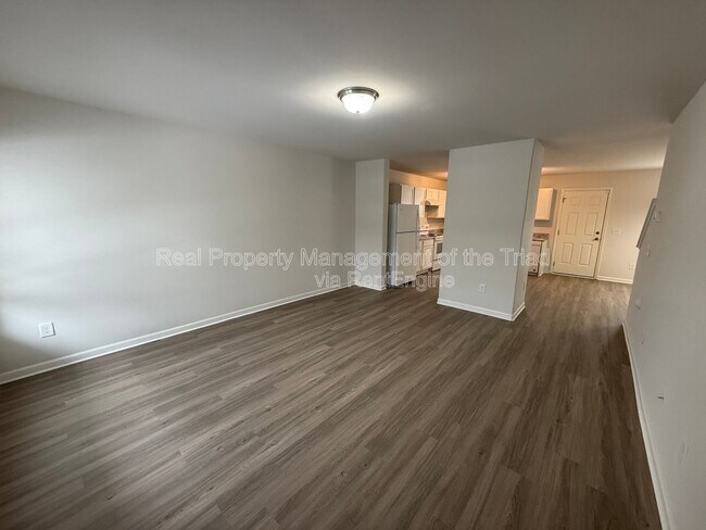 Building Photo - 3904 Vershire Ave