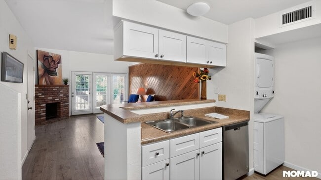 Building Photo - 30 E Brown Rd