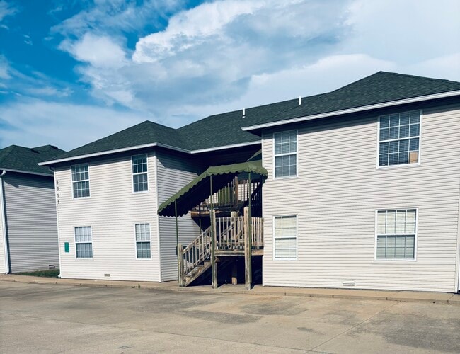Building Photo - 3311 N Range Line Rd