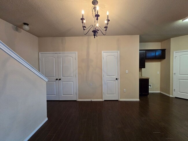 Building Photo - 3/2.5/2 Duplex / Easy Access to Highways, Shopping, Restaurants, & Entertainment / Large Fenced i...