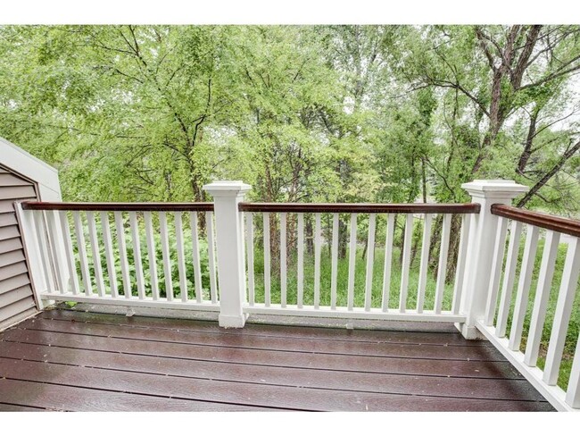 Foto del edificio - Beautiful Two Bedroom Townhome in Plymouth...