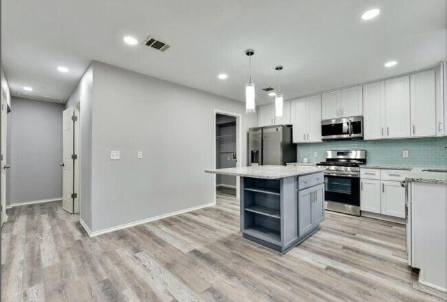 Building Photo - 1816 Wallin Loop