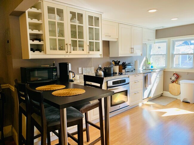 Foto del edificio - 4 Sparhawk St