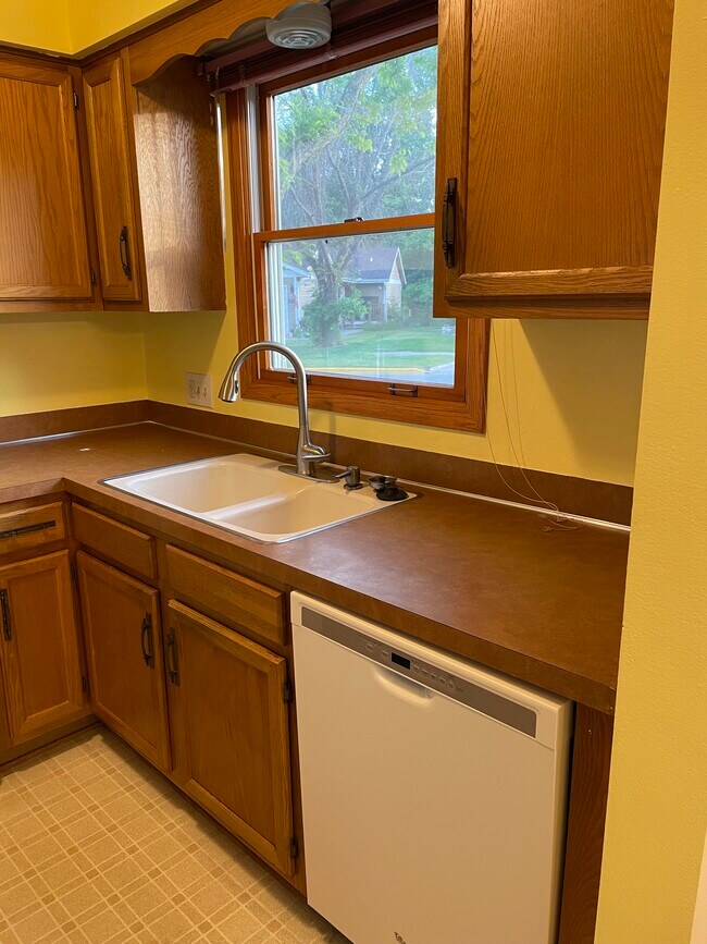 Building Photo - 1505 Little Bluestem Ct