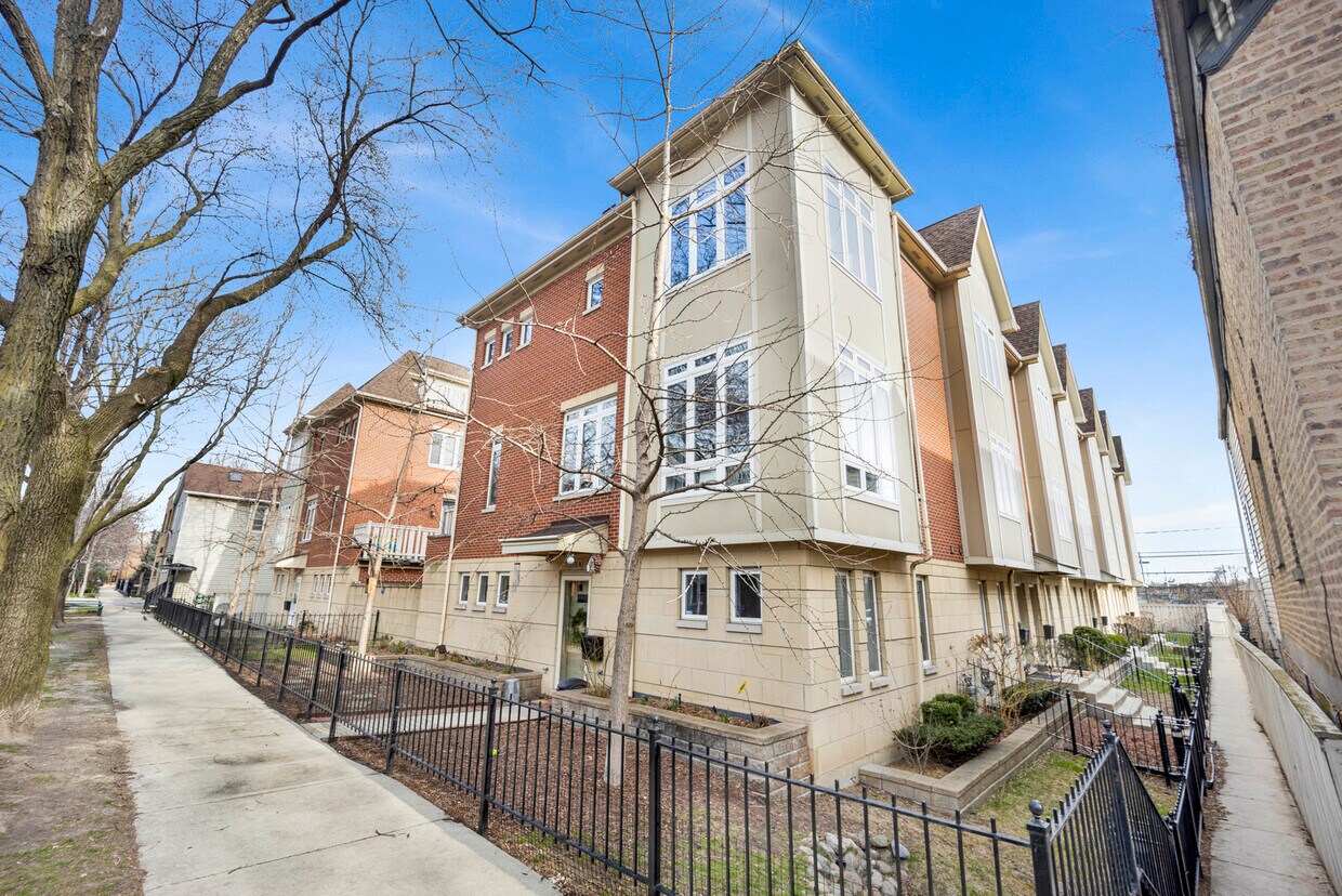 Primary Photo - 2331 N Lister Ave
