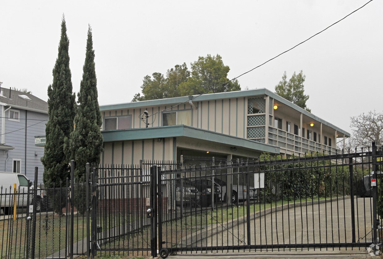 Primary Photo - 2953 Brookdale Ave