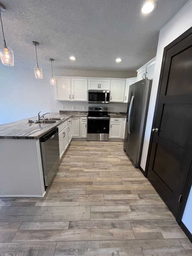 Foto del edificio - 3 Bed/2 Bath West Side Twinhome For Rent!!