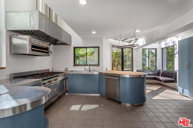 Foto del edificio - 8424 Grand View Dr