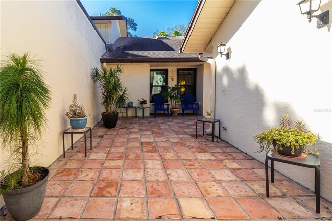 Building Photo - 4660 La Jolla Dr