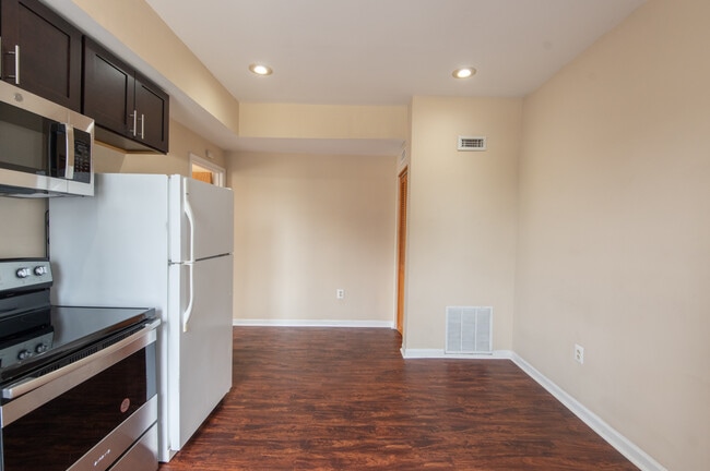 Building Photo - 2332 Frankford Ave