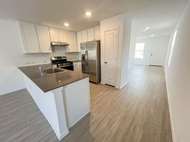 Foto del edificio - 4 Bedroom 1-Story Home Near SeaWorld in Northwest San Antonio