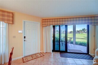 Building Photo - 331 Golfview Cir