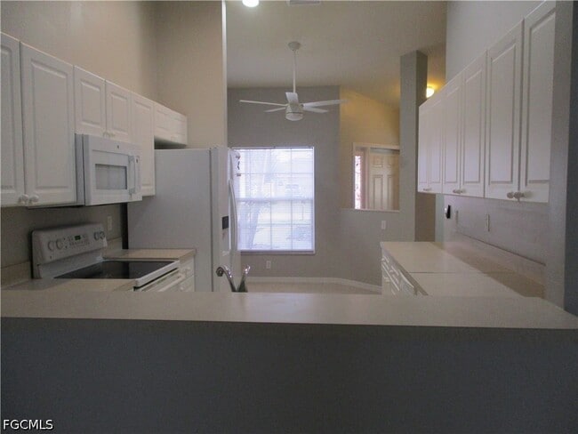 Building Photo - 4330 SW 7th Pl