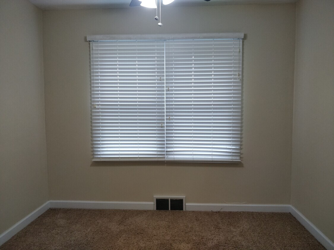Foto principal - 2627 E Walnut St