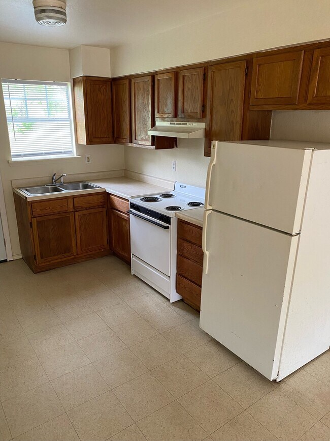 Building Photo - 201 Randal St