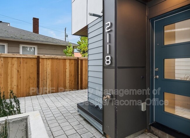 Building Photo - 2118 3rd Ave N