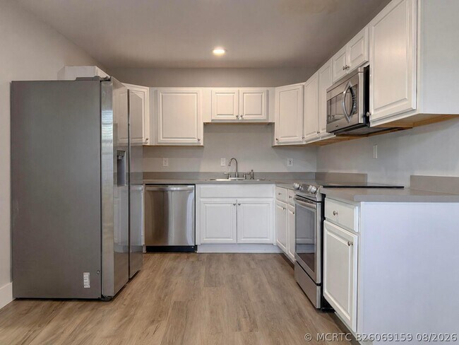 Building Photo - 6720 SW 17th St