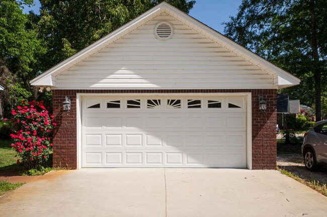 Foto del edificio - Available mid June!