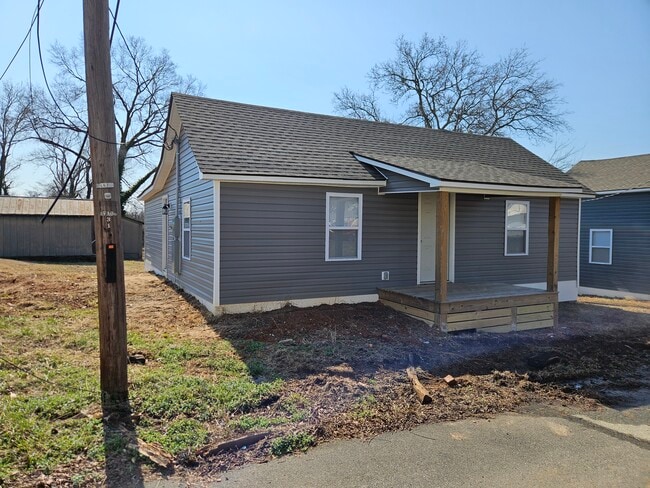 Building Photo - 1405 Stebbins St