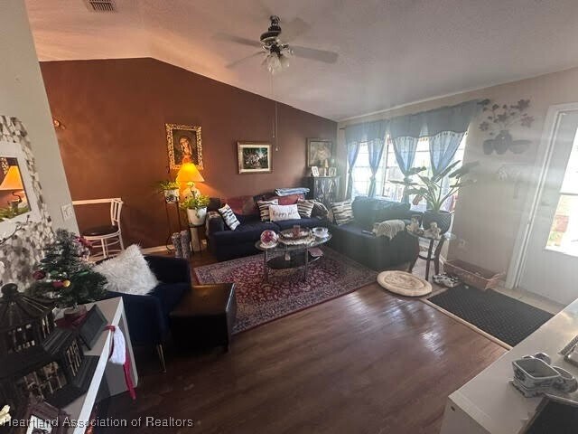 Foto del edificio - 4315 Vantage Cir