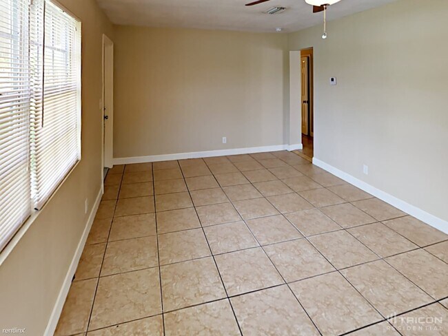 Building Photo - 590 SW 50th Terrace