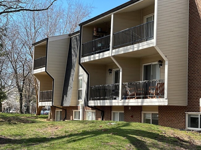 Foto del edificio - Cardinal Village Apartments