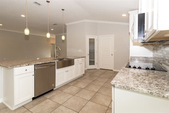 Building Photo - 137 Amia Dr