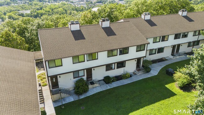 Foto del edificio - 27 Crows Nest Ln