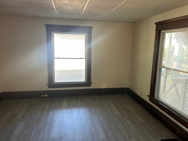 Building Photo - 485 Allyn St