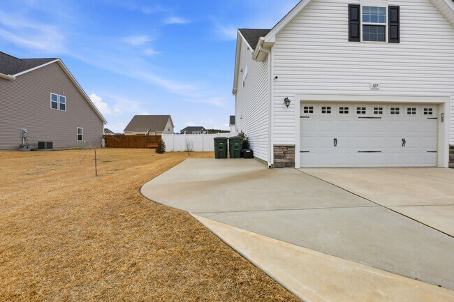 Foto del edificio - 107 Salmon Ln